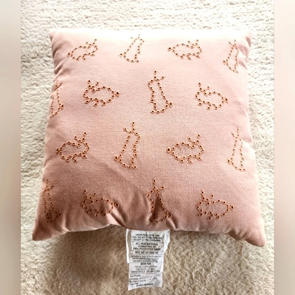 New THRESHOLD spring Easter pillow 18×18
